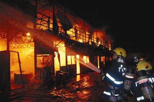 鋼結(jié)構(gòu)廠房防火從圍護(hù)系統(tǒng)開始