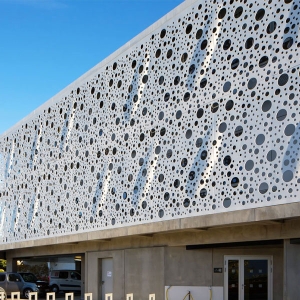 門(mén)頭大小孔鋁單板